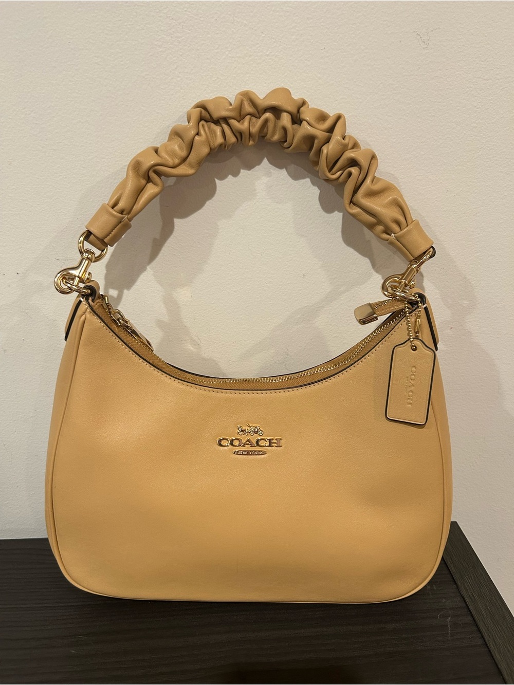 Coach Teri Hobo Bag in Gold/Tan leather EUC